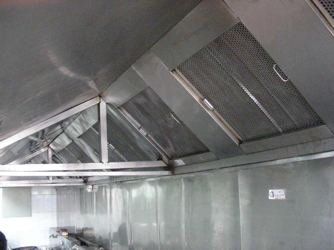 清洗后的煙罩、灶臺