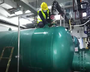 容積式換熱器清洗作業